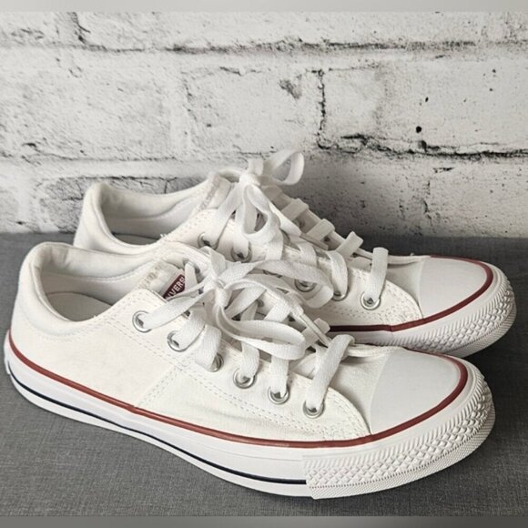 Chuck Taylor All Star Madison Mid True Faves low cut black / white sneaker - Picture 1 of 9